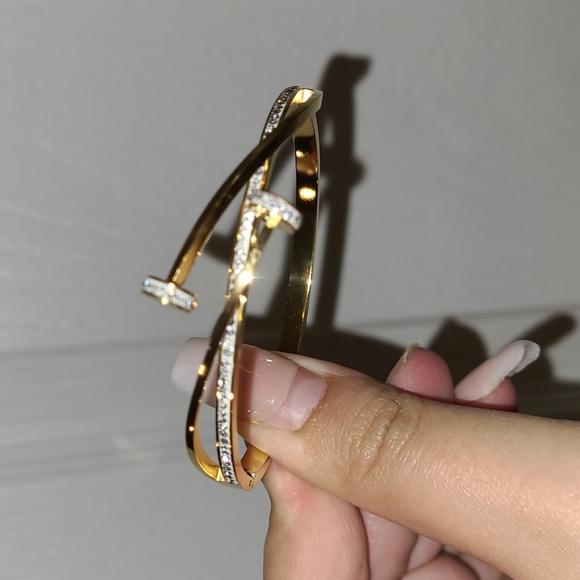 Gold toned Rhinestone Bracelet - Picture 3 of 7